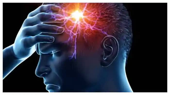 Health Tips: जानें कैसा और क्यों होता है माइग्रेन का दर्द, इ Health Tips: जानें कैसा और क्यों होता है माइग्रेन का दर्द, इ