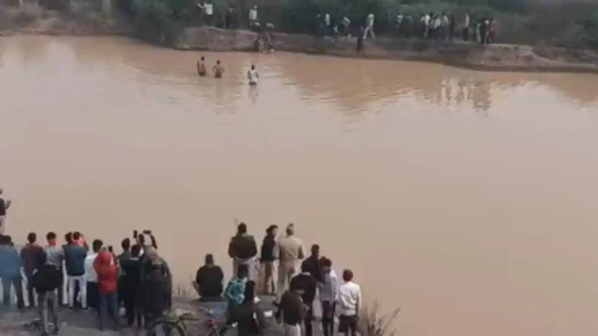 dead bodies of 2 brothers found in the pond dead bodies of 2 brothers found in the pond
