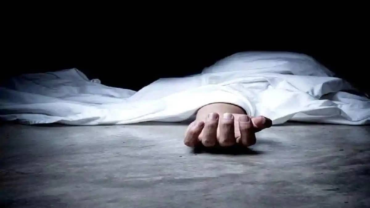 घर से लापता युवक की रेलवे लाइन के किनारे से बरामद हुई लाश, न घर से लापता युवक की रेलवे लाइन के किनारे से बरामद हुई लाश, न