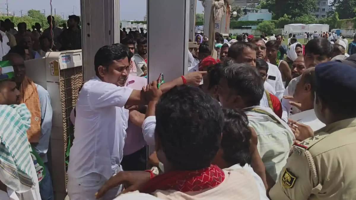 Bihar politics - सीएम नीतीश के संवाद कार्यक्रम से पहले टिक Bihar politics - सीएम नीतीश के संवाद कार्यक्रम से पहले टिक