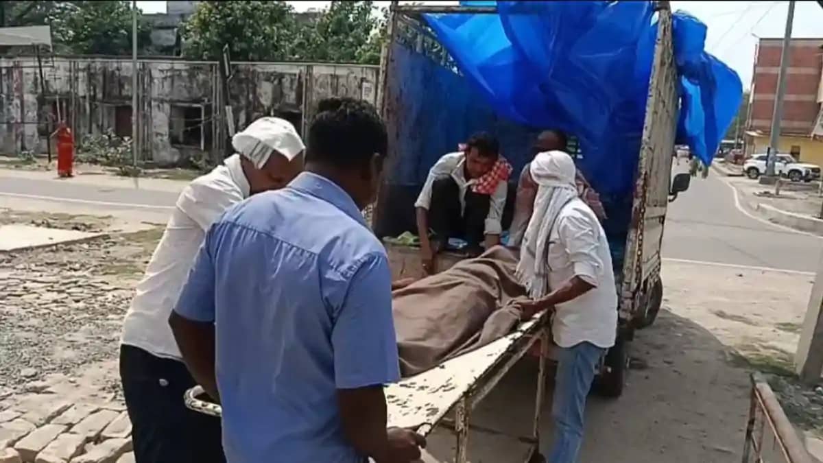 पत्नी को 'डायन' कहने का विरोध करने पर बुजुर्ग की हत्या, गांव पत्नी को 'डायन' कहने का विरोध करने पर बुजुर्ग की हत्या, गांव
