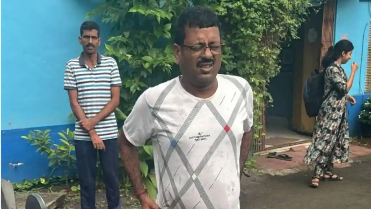ईडी को देखते ही बाउंड्री फांदकर भागने लगे विधायक जी , मोबा ईडी को देखते ही बाउंड्री फांदकर भागने लगे विधायक जी , मोबा