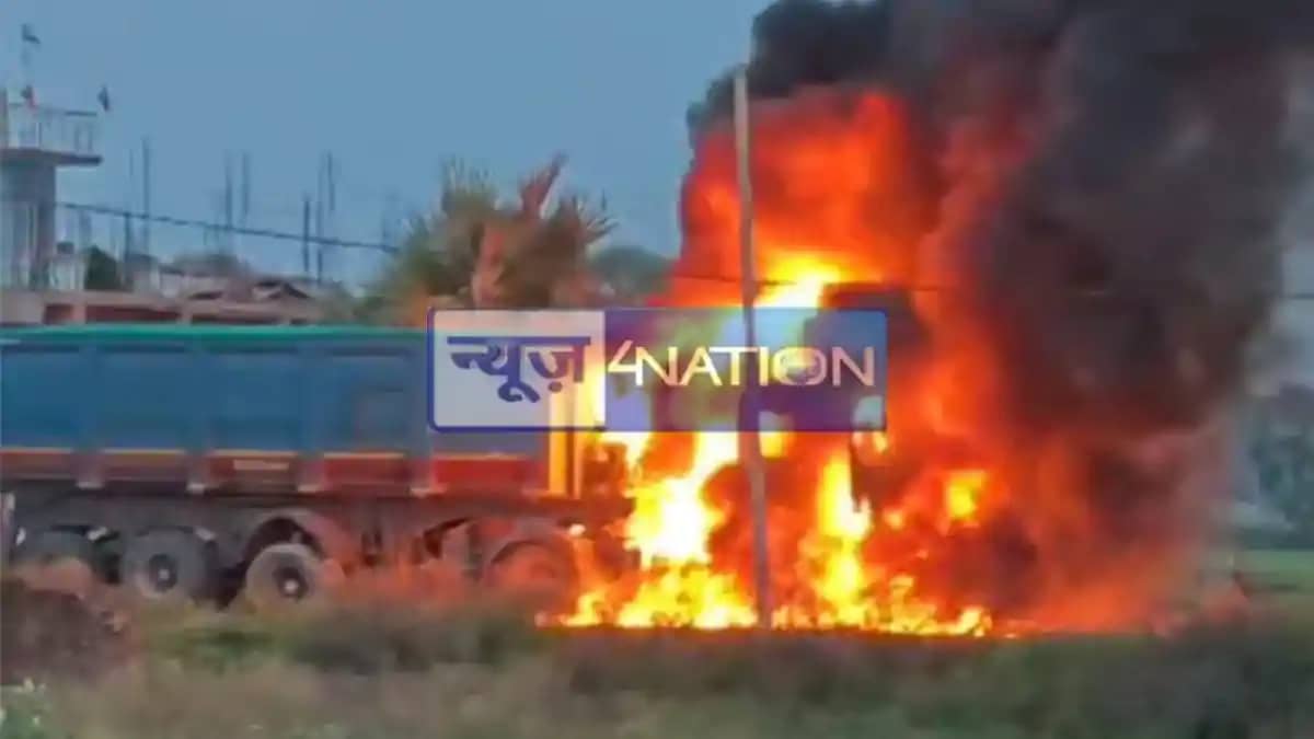 चलते डंपर में लगी भीषण आग, चालक ने कूदकर बचाई जान चलते डंपर में लगी भीषण आग, चालक ने कूदकर बचाई जान