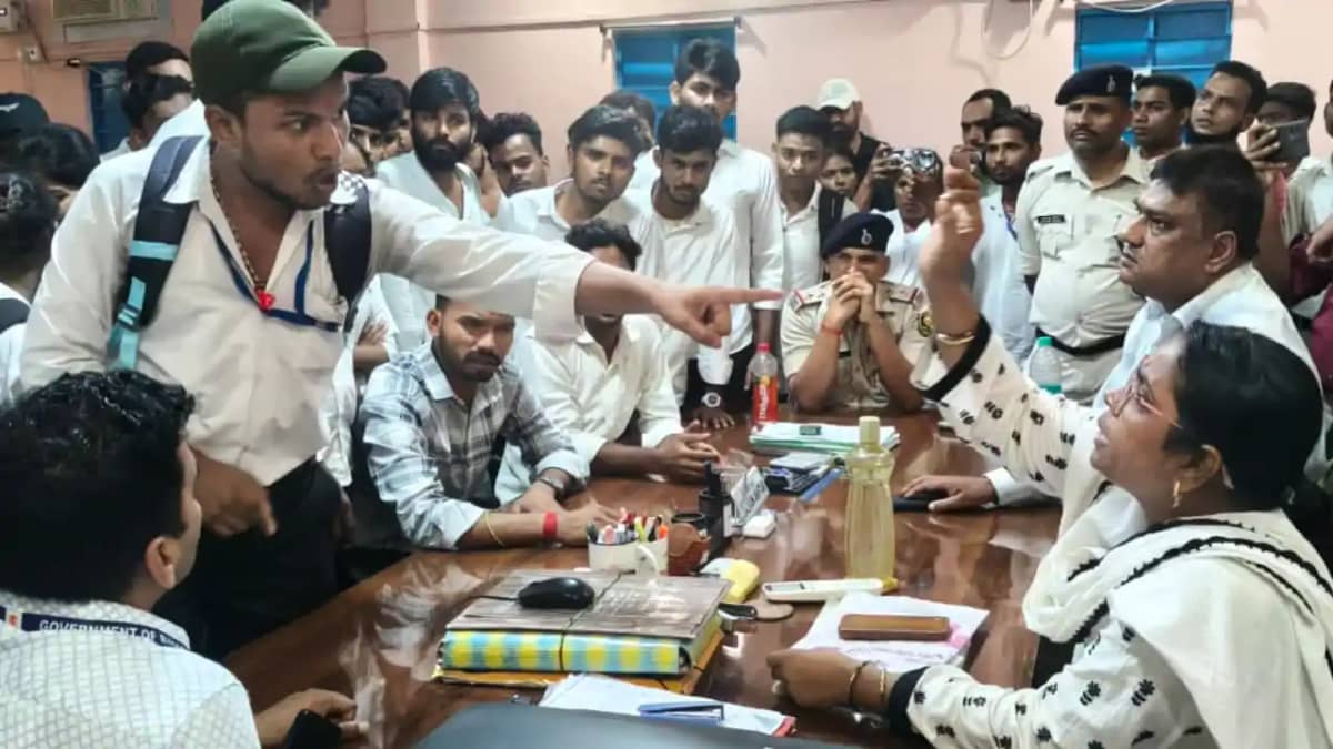 Bihar News : नालंदा में SA इंस्टीट्यूट ऑफ नर्सिंग के छात्रों Bihar News : नालंदा में SA इंस्टीट्यूट ऑफ नर्सिंग के छात्रों
