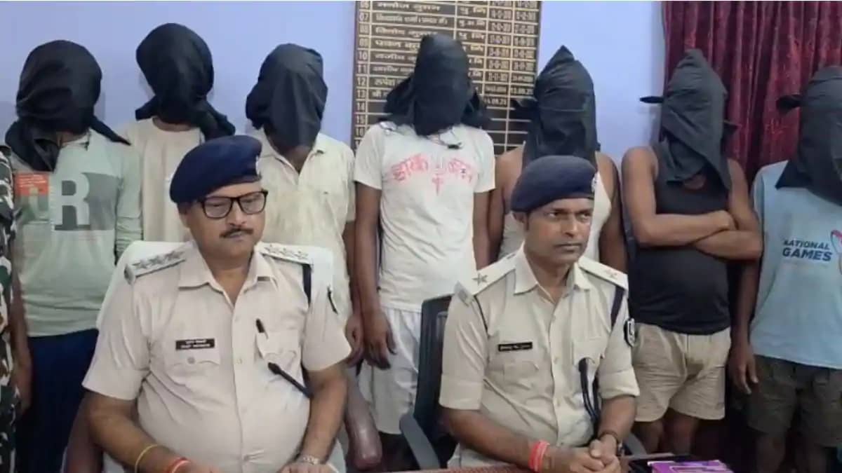 साइबर अपराध के खिलाफ नवादा पुलिस की बड़ी कार्रवाई, 7 शातिर साइबर अपराध के खिलाफ नवादा पुलिस की बड़ी कार्रवाई, 7 शातिर