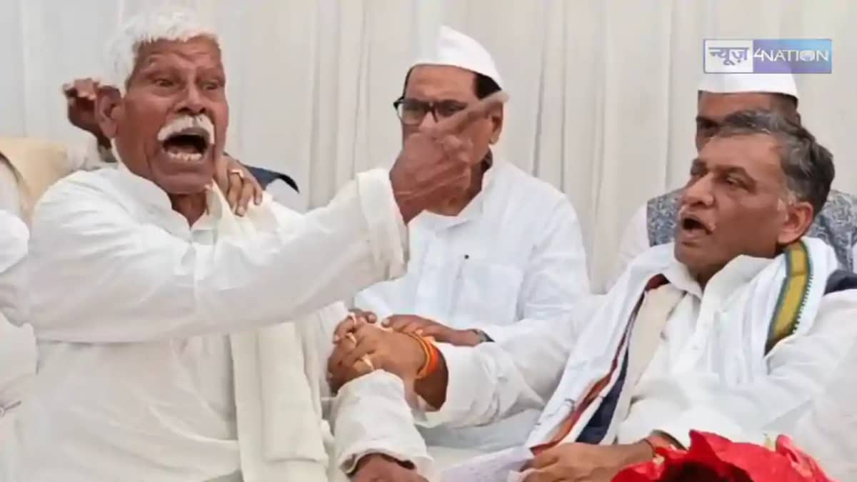 Bihar News : बेगूसराय में आपस में भिड़े कांग्रेस कार्यकर्त्ता Bihar News : बेगूसराय में आपस में भिड़े कांग्रेस कार्यकर्त्ता