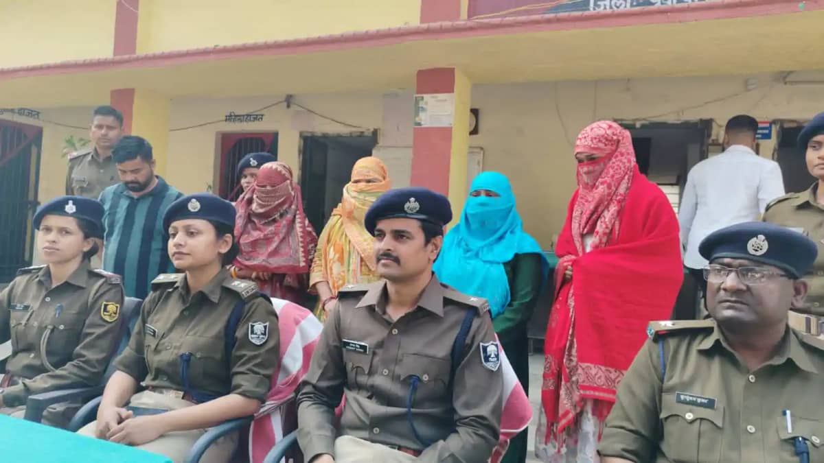 व्हाट्सएप वाला सेक्स रैकेट: मोबाइल में मिली 'लड़कियों की फो व्हाट्सएप वाला सेक्स रैकेट: मोबाइल में मिली 'लड़कियों की फो