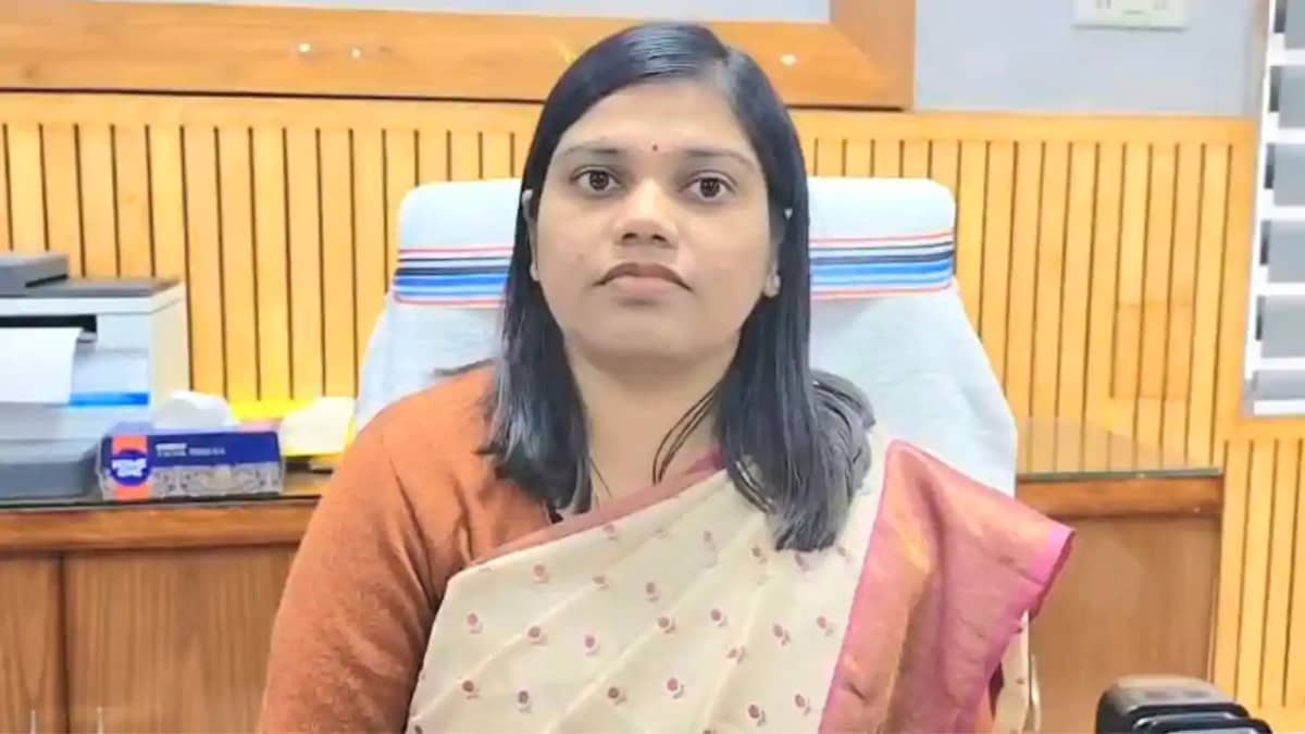 Bihar News : शिवहर में DM प्रतिभा रानी का दिखा जलवा, इस मामल Bihar News : शिवहर में DM प्रतिभा रानी का दिखा जलवा, इस मामल