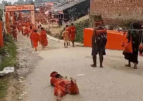 33 दिनों की कठिन दंडवत यात्रा: सावन में लगातार आठ वर्षों स 33 दिनों की कठिन दंडवत यात्रा: सावन में लगातार आठ वर्षों स