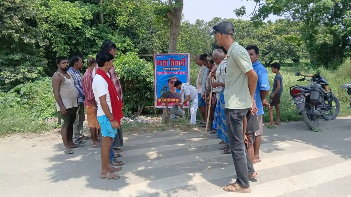 भरत तिवारी को न्याय दिलाने की मांग तेज, समर्थकों ने पौधरोपण भरत तिवारी को न्याय दिलाने की मांग तेज, समर्थकों ने पौधरोपण