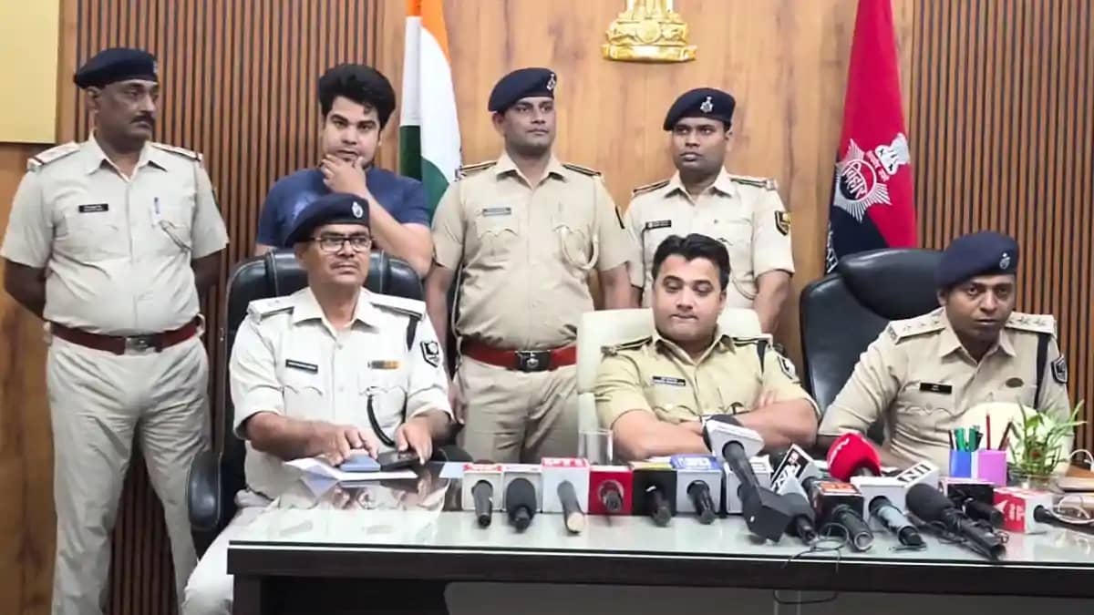 Bihar Crime : सिवान पुलिस को मिली बड़ी कामयाबी, सीएसपी संचालक Bihar Crime : सिवान पुलिस को मिली बड़ी कामयाबी, सीएसपी संचालक