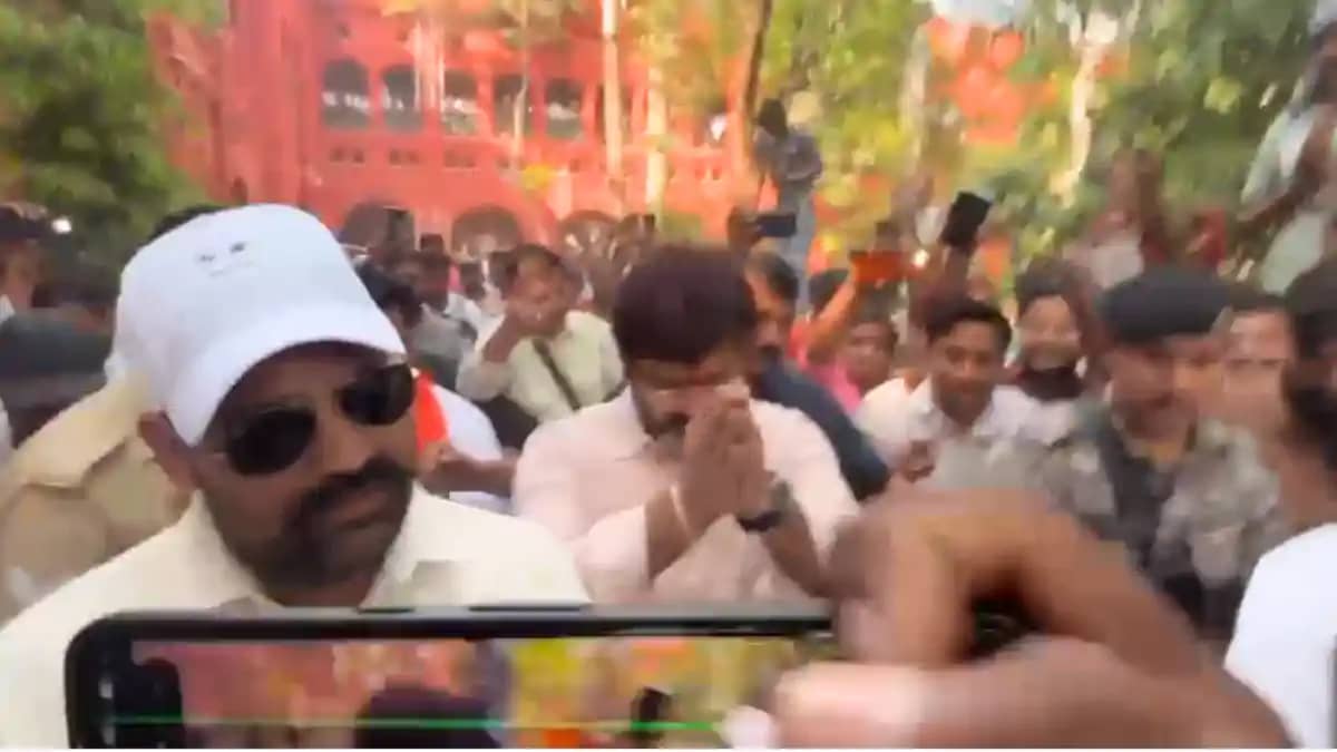 Bihar News : आरा पहुंचे पावर स्टार पवन सिंह, कोर्ट में पत्नी Bihar News : आरा पहुंचे पावर स्टार पवन सिंह, कोर्ट में पत्नी
