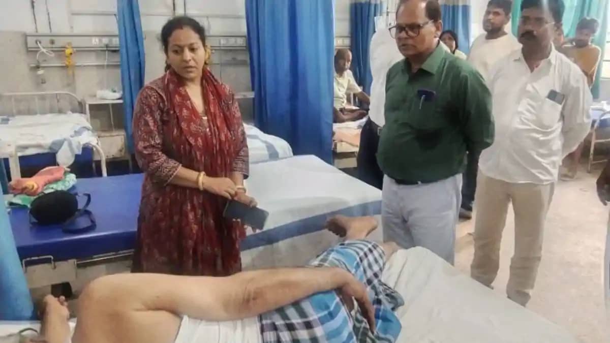 सदर अस्पताल में सिविल सर्जन का औचक निरीक्षण : दो डॉक्टर मिले सदर अस्पताल में सिविल सर्जन का औचक निरीक्षण : दो डॉक्टर मिले