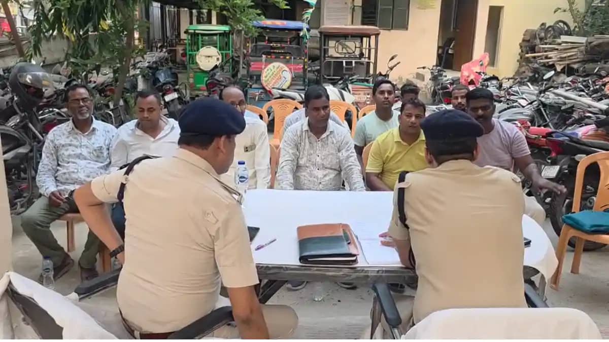 Bihar News : गोपालगंज में बकरीद को लेकर प्रशासन अलर्ट, ड्रोन Bihar News : गोपालगंज में बकरीद को लेकर प्रशासन अलर्ट, ड्रोन