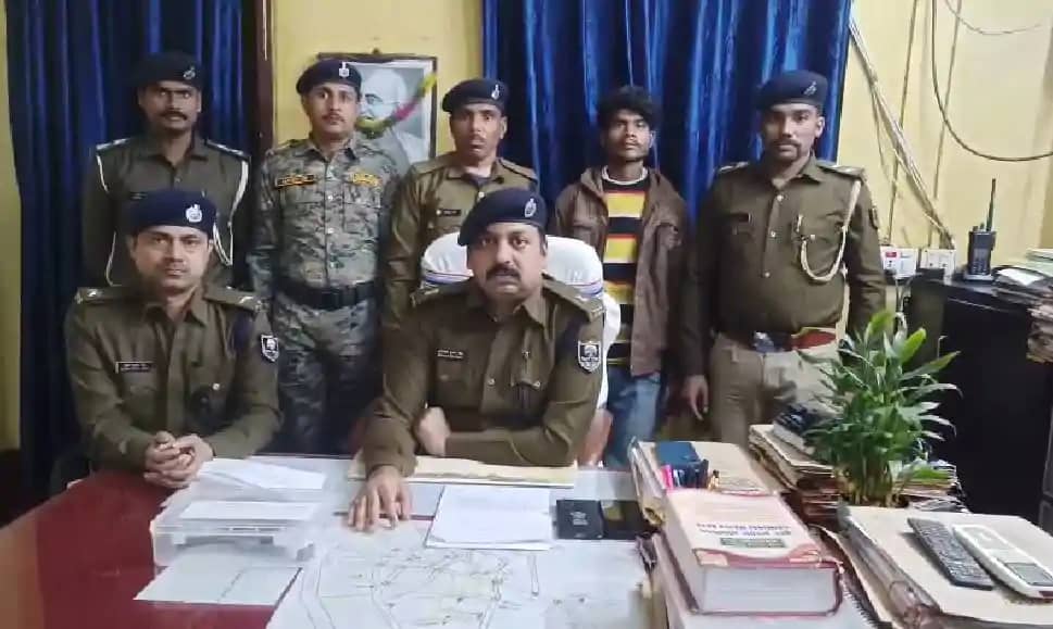 बिहार में दिखने लगा 'सम्राट मॉडल' का असर: पुलिस पर फायरिंग क बिहार में दिखने लगा 'सम्राट मॉडल' का असर: पुलिस पर फायरिंग क