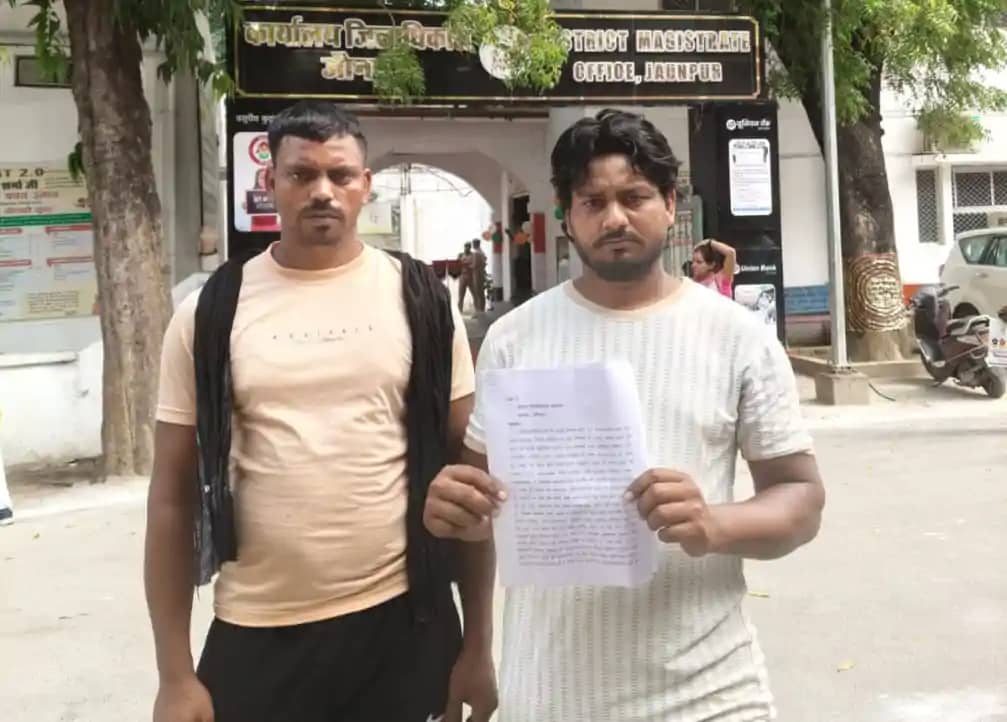 जौनपुर में ससुराल में बहन की संदिग्ध मौत परिजन फरार, न्याय क जौनपुर में ससुराल में बहन की संदिग्ध मौत परिजन फरार, न्याय क