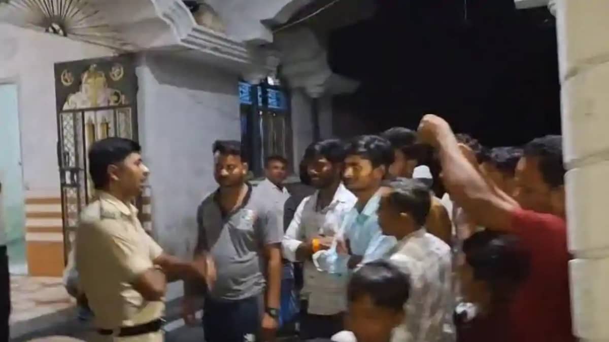 Bihar News : सिवान में अग्निशमन विभाग के सिपाही को बंधक बनान Bihar News : सिवान में अग्निशमन विभाग के सिपाही को बंधक बनान