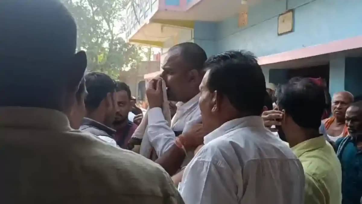 Bihar News : राघोपुर में 13 मासूमों के दशकर्म में जमकर हुआ ब Bihar News : राघोपुर में 13 मासूमों के दशकर्म में जमकर हुआ ब