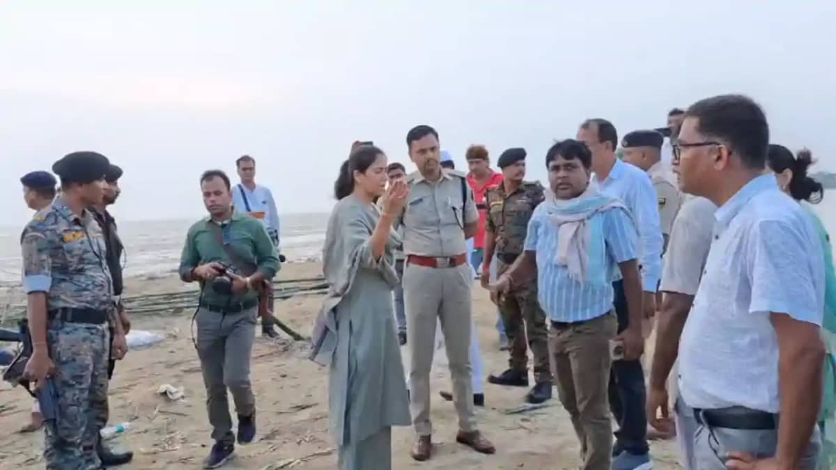 Bihar News : नवगछिया नाव हादसे को लेकर DM का बड़ा एक्शन, ठेक Bihar News : नवगछिया नाव हादसे को लेकर DM का बड़ा एक्शन, ठेक