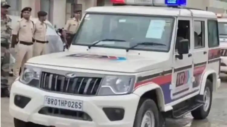 वर्दी को चुनौती! बांका में पुलिस को घेरकर बरसाए पत्थर, हवलदा वर्दी को चुनौती! बांका में पुलिस को घेरकर बरसाए पत्थर, हवलदा
