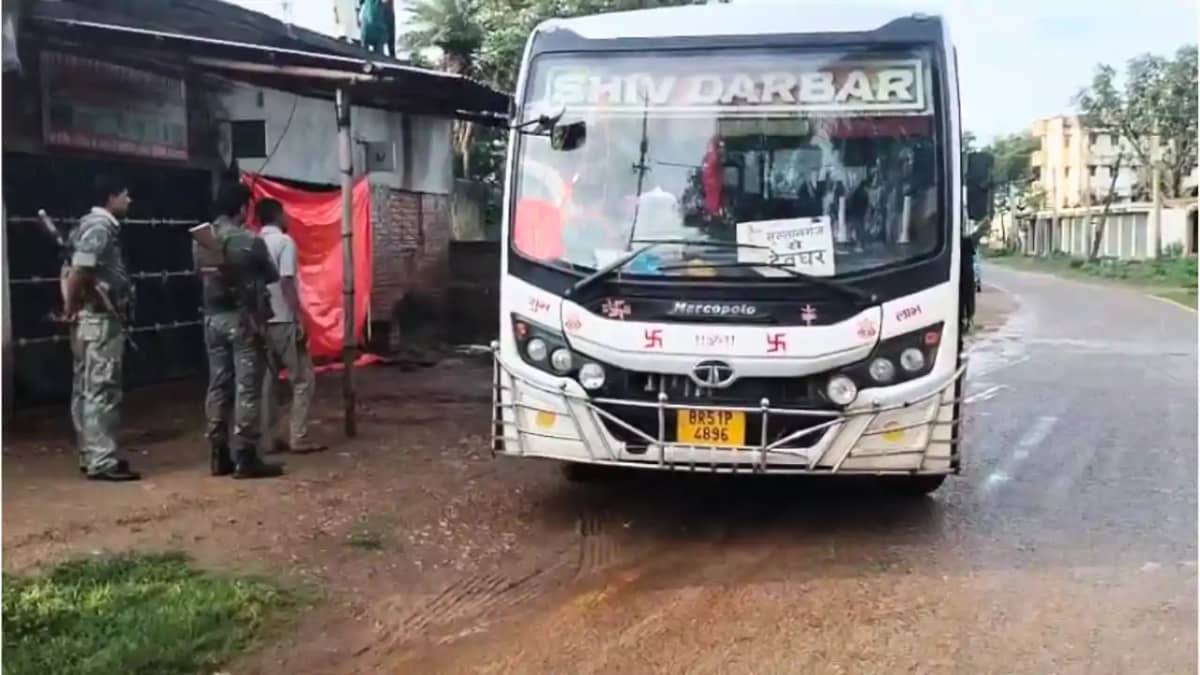 Bihar Road Accident : बांका में बस की टक्कर से स्कूटी सवार क Bihar Road Accident : बांका में बस की टक्कर से स्कूटी सवार क