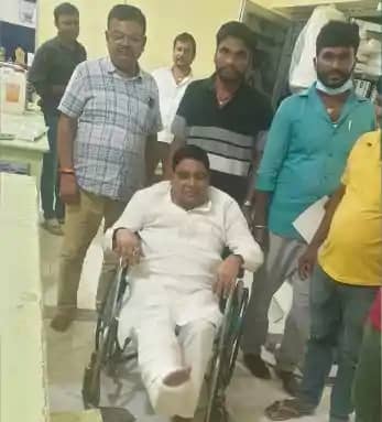 Bihar Politics - महादलित टोले में भ्रमण के दौरान जदयू विधाय Bihar Politics - महादलित टोले में भ्रमण के दौरान जदयू विधाय