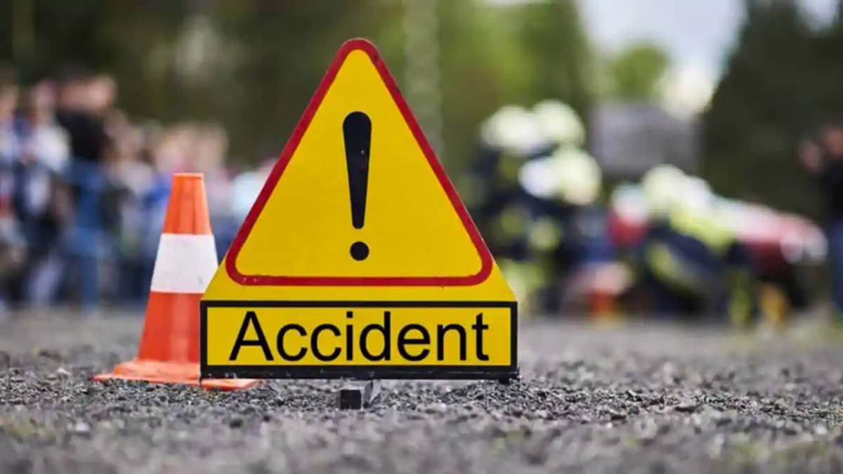 Bihar Road Accident : मुजफ्फरपुर के औराई में उर्स जा रही श्र Bihar Road Accident : मुजफ्फरपुर के औराई में उर्स जा रही श्र