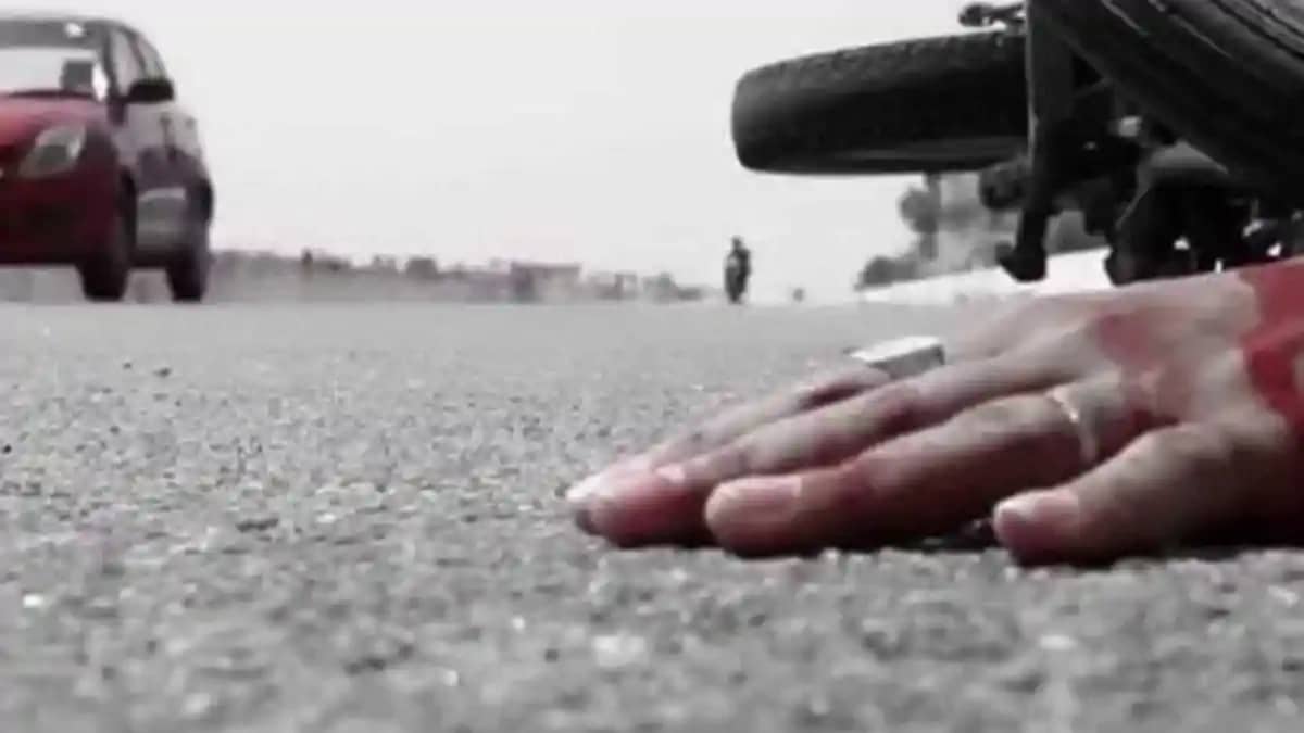 Bihar Road Accident : बेगूसराय में दर्दनाक सड़क हादसा, परीक् Bihar Road Accident : बेगूसराय में दर्दनाक सड़क हादसा, परीक्