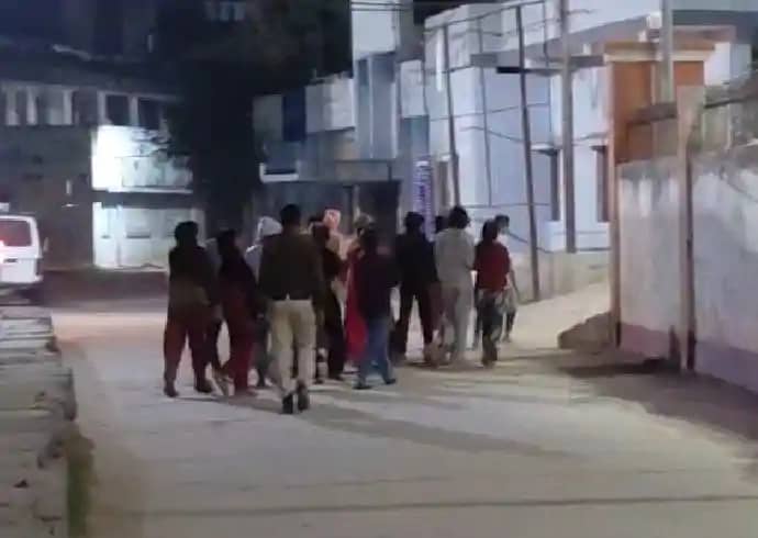 शादी समारोहों में नाचने के लिए दूसरे राज्य से लाई जा रही नाब शादी समारोहों में नाचने के लिए दूसरे राज्य से लाई जा रही नाब