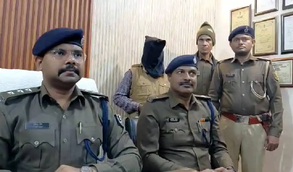 वाहन चेकिंग के दौरान चरस की अंतरराष्ट्रीय रैकेट का हुआ खुलास वाहन चेकिंग के दौरान चरस की अंतरराष्ट्रीय रैकेट का हुआ खुलास