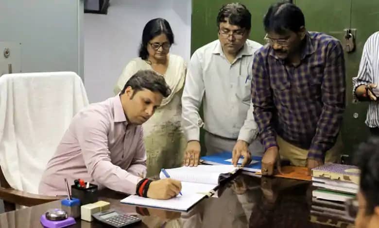 परिवार सहित फाइव स्टार होटल में सम्मान और लंच, इनाम में कैश, परिवार सहित फाइव स्टार होटल में सम्मान और लंच, इनाम में कैश,