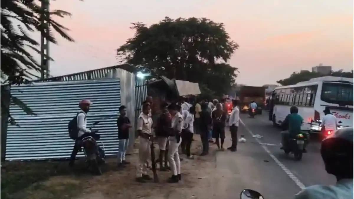 भीषण सड़क दुर्घटना में बाइक सवार पिता-पुत्र की दर्दनाक मौत, भीषण सड़क दुर्घटना में बाइक सवार पिता-पुत्र की दर्दनाक मौत,