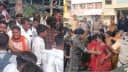 जमीन अधिग्रहण के विरोध में किसानों का उग्र प्रदर्शन, डीएम कार्यालय का घेराव करने पहुंचे किसानों को पुलिस ने हिरासत में लिया जमीन अधिग्रहण के विरोध में किसानों का उग्र प्रदर्शन, डीएम कार्यालय का घेराव करने पहुंचे किसानों को पुलिस ने हिरासत में लिया