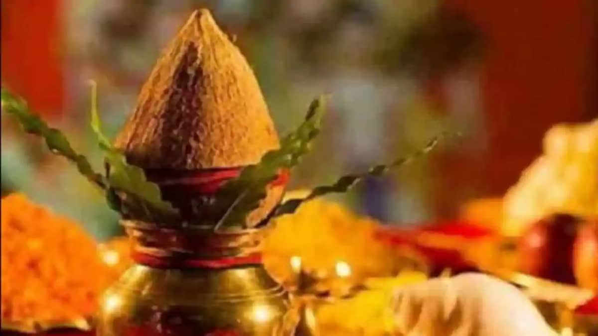 Vastu Tips : कलश स्थापना के वास्तु टिप्स, इस दिन करें स्थापन Vastu Tips : कलश स्थापना के वास्तु टिप्स, इस दिन करें स्थापन