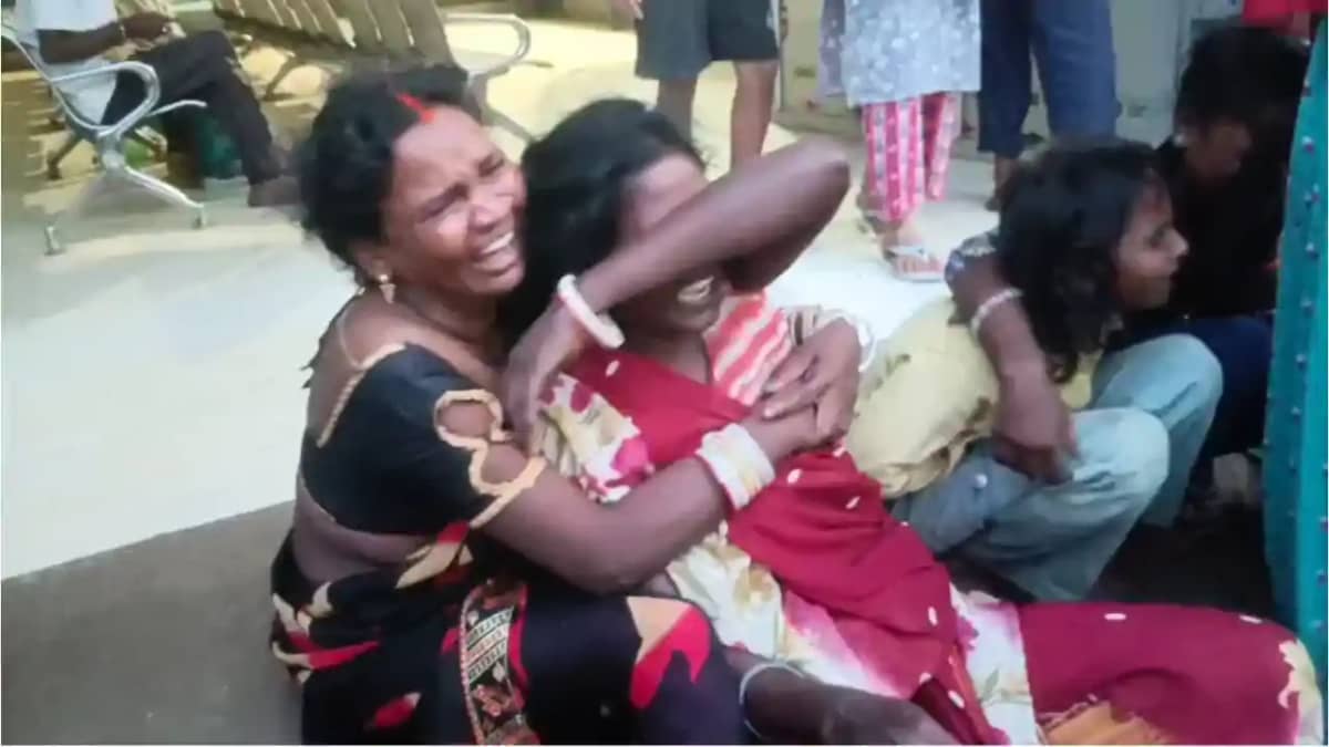 Biha Road Accident : नवादा में तेज रफ्तार हाईवा ने बाइक सवार Biha Road Accident : नवादा में तेज रफ्तार हाईवा ने बाइक सवार
