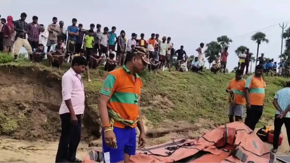 Bihar News : भागलपुर में पुलिस हिरासत से भागकर चांदन नदी में Bihar News : भागलपुर में पुलिस हिरासत से भागकर चांदन नदी में