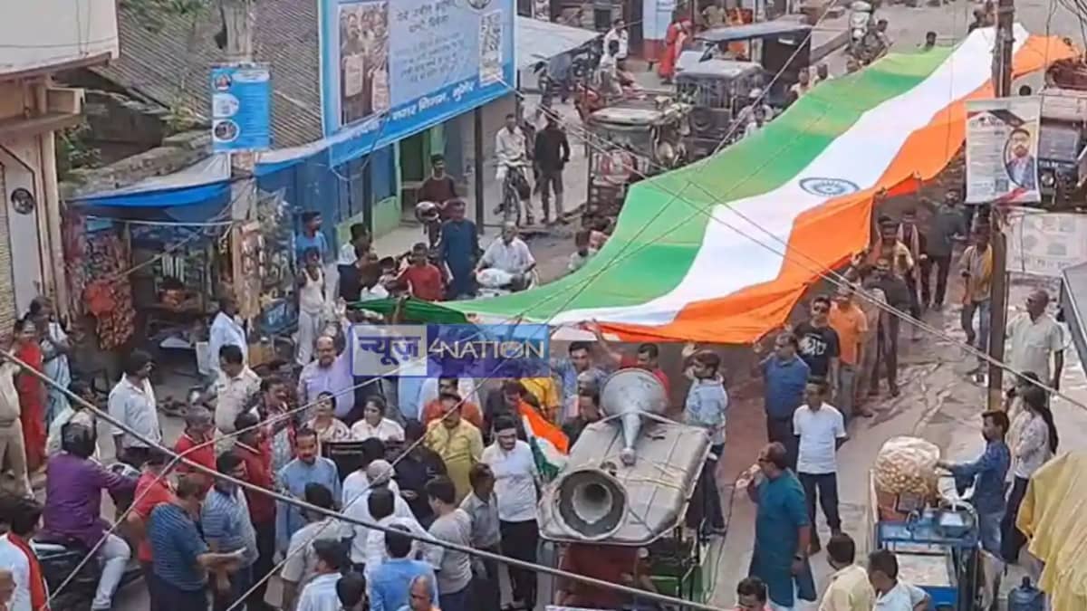 100 feet long tricolor procession in protest 100 feet long tricolor procession in protest