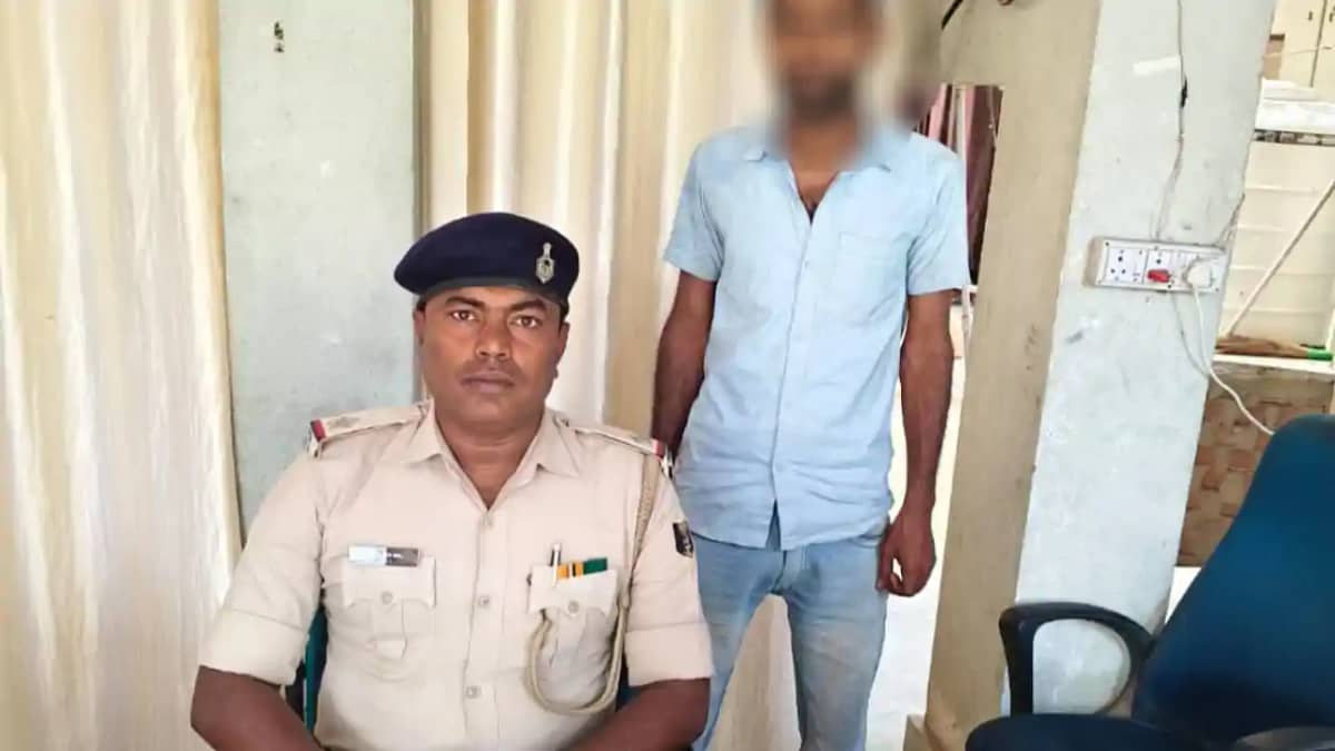 Bihar Crime : वाहन चेकिंग में खुला हथियार का राज, बाइक से नि Bihar Crime : वाहन चेकिंग में खुला हथियार का राज, बाइक से नि