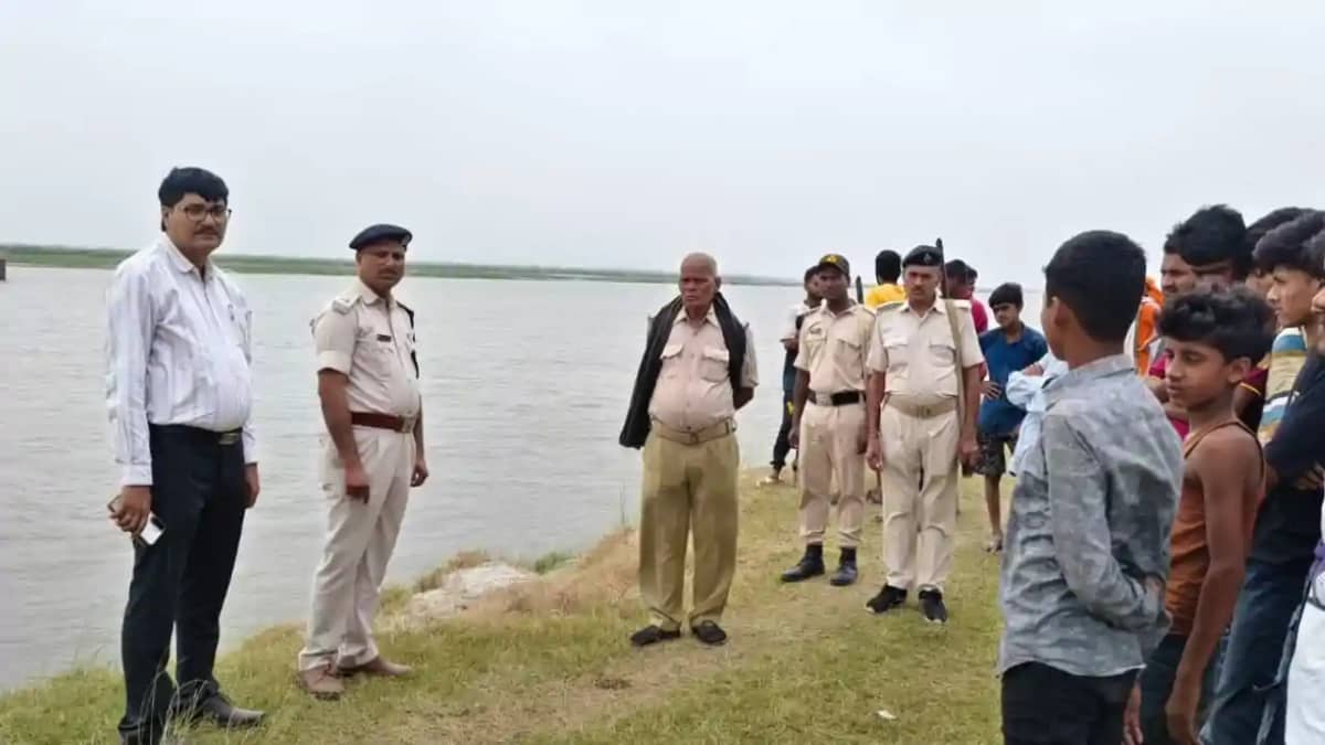 Gandak Boat Mishap 2 Missing SDRF Launches Search Gandak Boat Mishap 2 Missing SDRF Launches Search