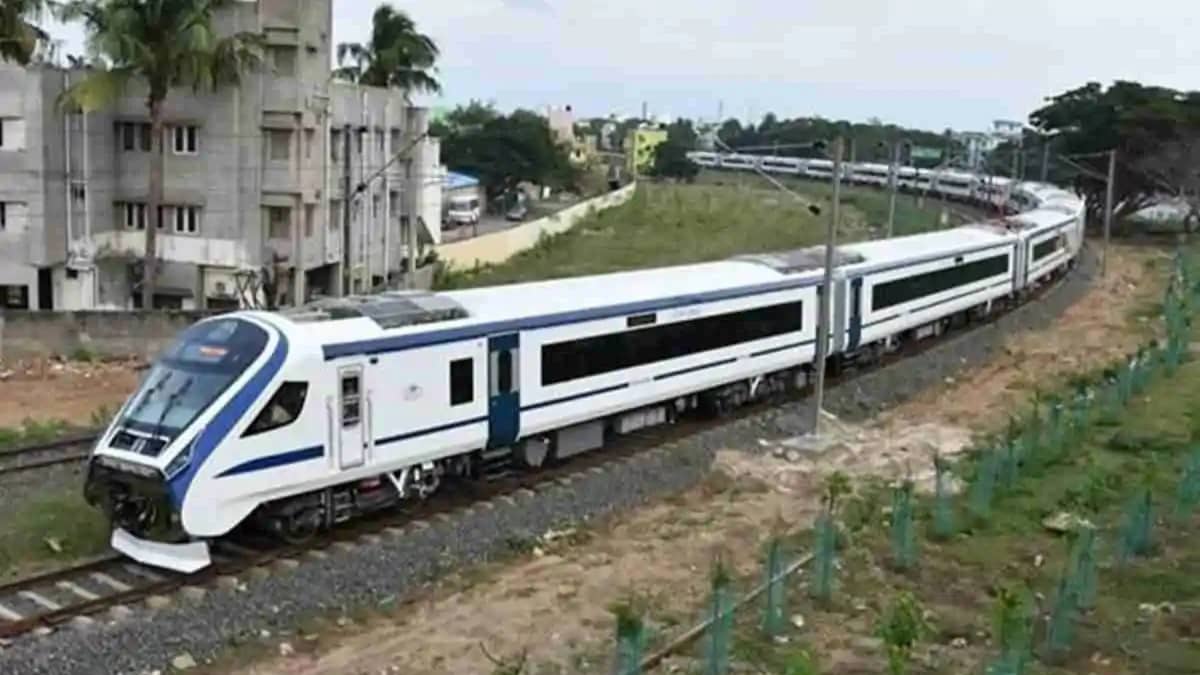 Rail Accident : पुणे स्टेशन पर टला बड़ा रेल हादसा, डायमंड क् Rail Accident : पुणे स्टेशन पर टला बड़ा रेल हादसा, डायमंड क्