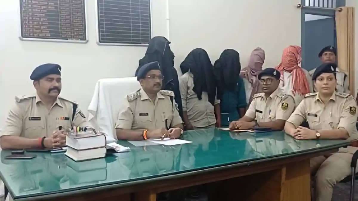 Bihar News : बिहार में फर्जी शादी कराने वाले गिरोह का पुलिस Bihar News : बिहार में फर्जी शादी कराने वाले गिरोह का पुलिस
