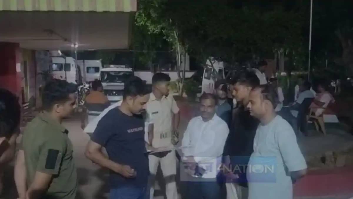 Bihar News: तीज पर मातम, पोखर में डूबीं तीन बहनें, दो की मौत Bihar News: तीज पर मातम, पोखर में डूबीं तीन बहनें, दो की मौत