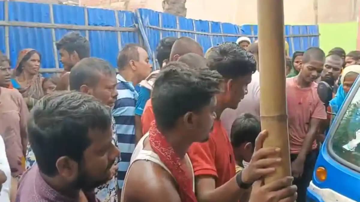 Bihar News : ई-रिक्शा का सीट कवर फाड़ने पर फूटा चाचा का गुस् Bihar News : ई-रिक्शा का सीट कवर फाड़ने पर फूटा चाचा का गुस्