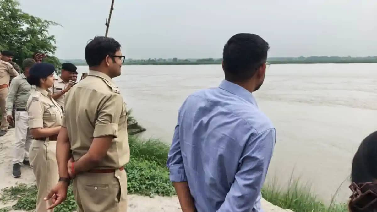 नेपाल आपदा के बाद मुजफ्फरपुर जिला प्रशासन अलर्ट, फिलहाल डेंज नेपाल आपदा के बाद मुजफ्फरपुर जिला प्रशासन अलर्ट, फिलहाल डेंज