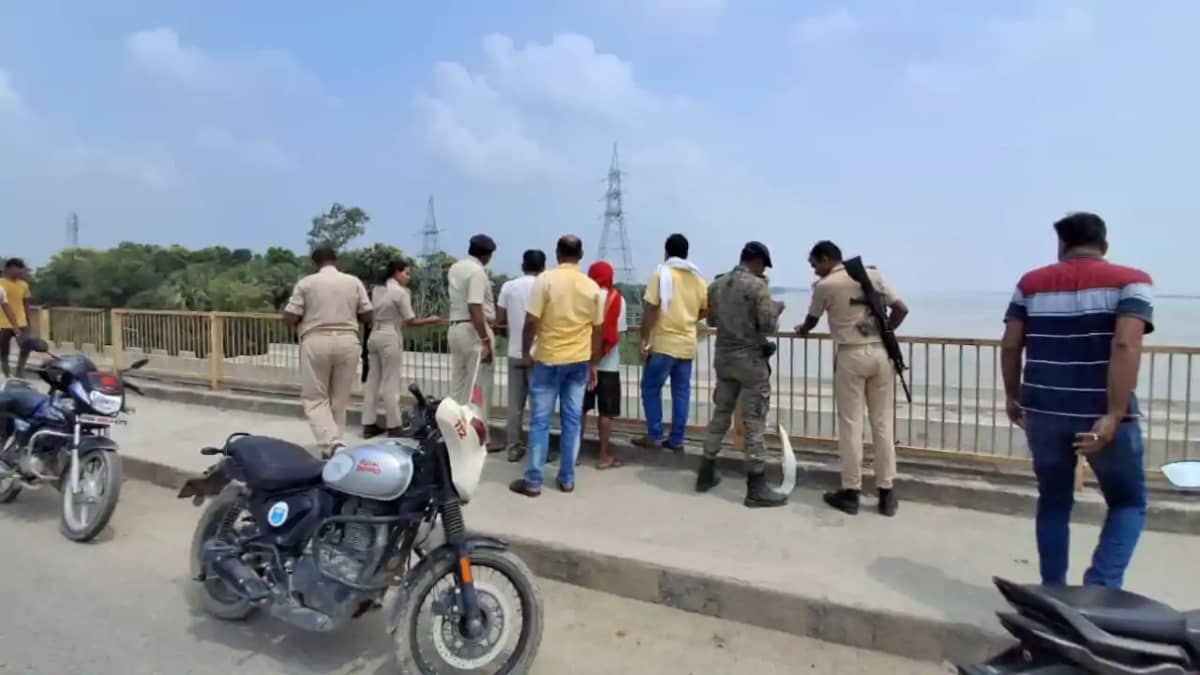 Bihar News : छपरा में जयप्रभा सेतु से इंजीनियरिंग की छात्रा Bihar News : छपरा में जयप्रभा सेतु से इंजीनियरिंग की छात्रा
