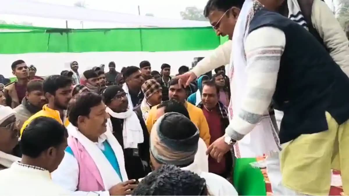 Bihar News : सीएम नीतीश के गृह जिले में जदयू कार्यकर्ताओं ने Bihar News : सीएम नीतीश के गृह जिले में जदयू कार्यकर्ताओं ने