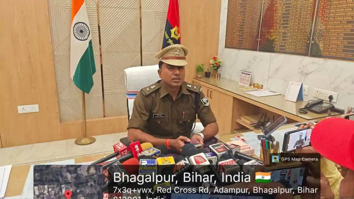 पुलिस का 'ऑपरेशन क्लीन': 700 ग्राम ब्राउन शुगर के साथ तस्कर पुलिस का 'ऑपरेशन क्लीन': 700 ग्राम ब्राउन शुगर के साथ तस्कर