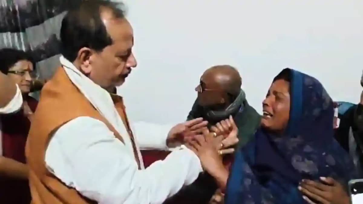 Bihar News : ‘तुहूँ एगो बेटी के बाप ह’, बिलखती माँ ने डिप्टी Bihar News : ‘तुहूँ एगो बेटी के बाप ह’, बिलखती माँ ने डिप्टी
