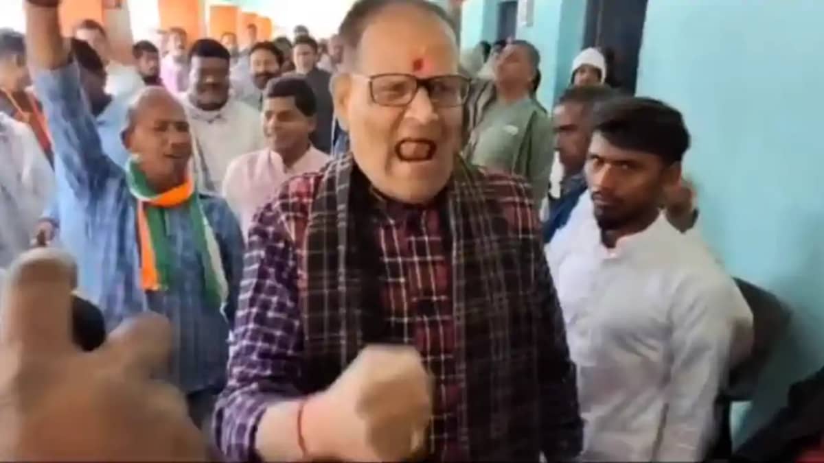 Bihar Crime : बिहार कांग्रेस में बगावत ! प्रदेश प्रभारी और अ Bihar Crime : बिहार कांग्रेस में बगावत ! प्रदेश प्रभारी और अ