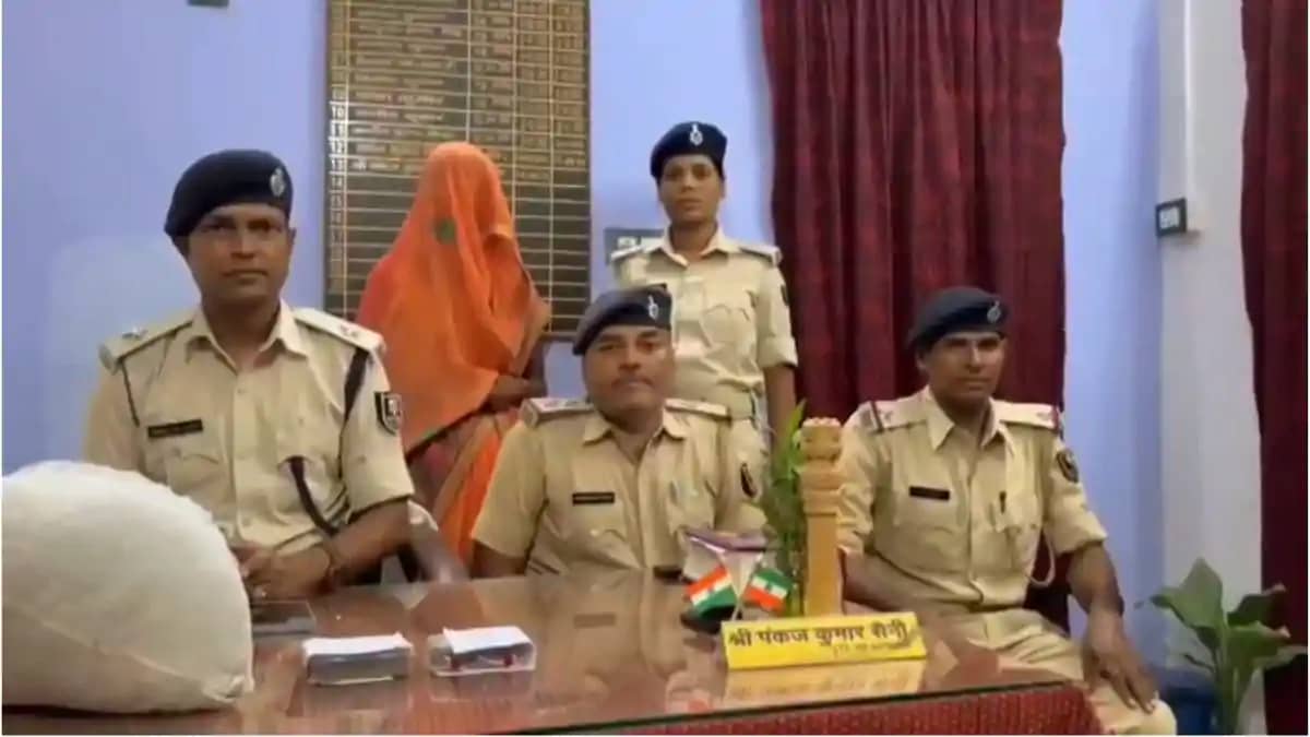 पुलिस का नशे के खिलाफ बड़ा एक्शन: 2 किलो गांजे के साथ महिला पुलिस का नशे के खिलाफ बड़ा एक्शन: 2 किलो गांजे के साथ महिला